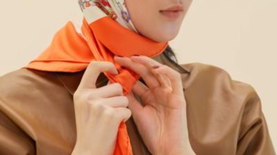 カレ 90 《ブリッド・ドゥ・ガラ・アン・フルール》 - ブルー | Hermès