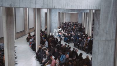 空間を形作る対角線 | Hermès - エルメス-公式サイト