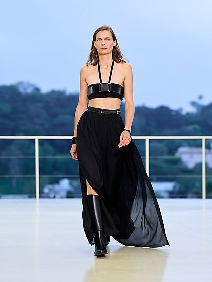 HERMES WRTW FW26 LosAngeles Runway FilippoFior 34 50?fit=wrap%2C0&wid=414&resMode=sharp2&op usm=1%2C1%2C6%2C0