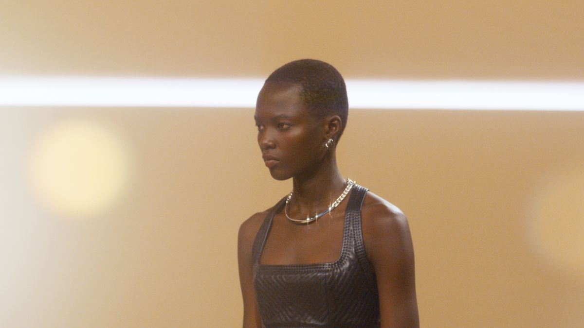 エルメスのスカート 2026年春夏レディスコレクション ショー | Hermès - エルメス-公式サイト