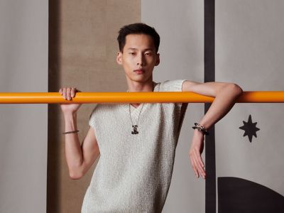 Christopher Ong, Yoga with carrés, stretching with belts, balancing with  hats Hermès announces HermèsFit, an event that invites friends and  follower