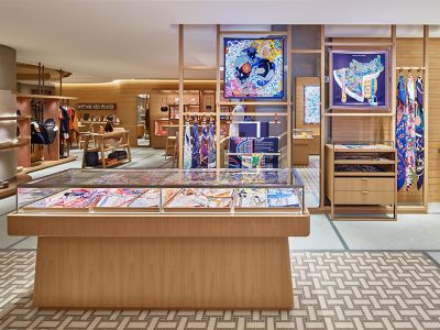 新版 エルメスの道 表参道店 特別限定カバー版 Hermes エルメス 公式サイト