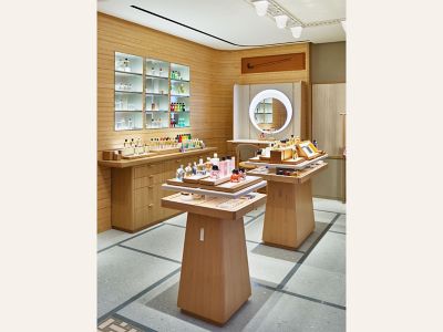 新版 エルメスの道 表参道店 特別限定カバー版 Hermes エルメス 公式サイト