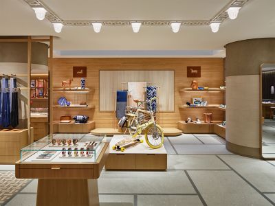 新版 エルメスの道 表参道店 特別限定カバー版 Hermes エルメス 公式サイト