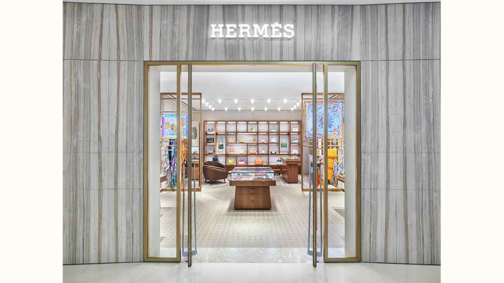 Facade of Hermes flagship store in Moscow – Stock Editorial Photo ©  Krasnevsky #93858380