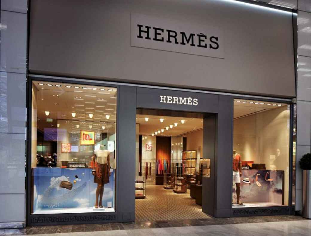 Hermès Paris Roissy CDG Airport Terminal 2E Gate M
