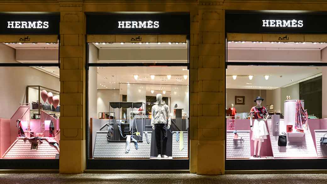 Luxury store, Hermes handbag, a fashion store in Parizska street Prague,  Old Town, Czech Republic Stock Photo - Alamy