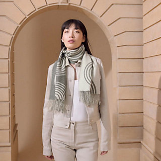カシミヤマフラー 《カザック・ヴァーグ》 - グレー | Hermès 
