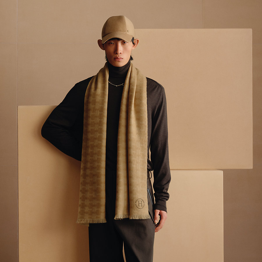 カシミヤマフラー 40×180 cm 《Hエンボス》 | Hermès - エルメス-公式  