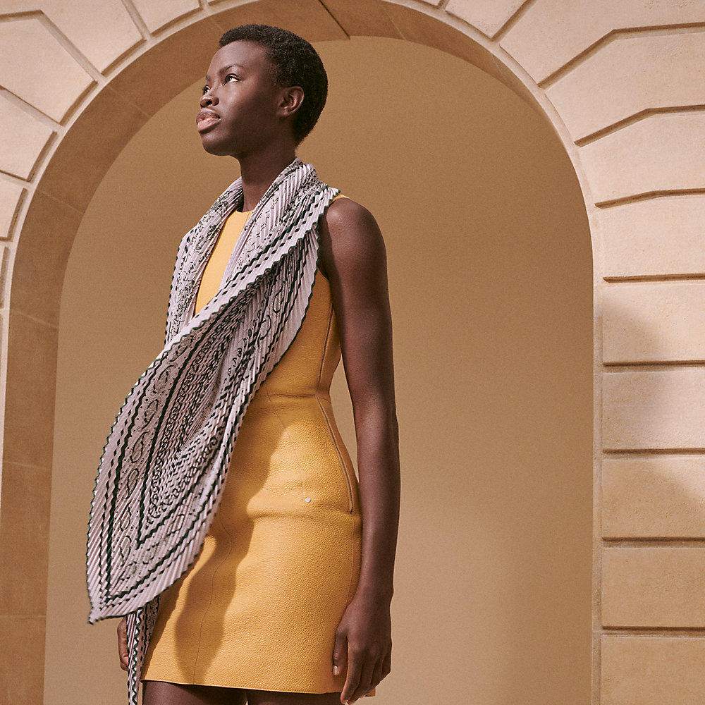 エルメス カシミヤシルク140《船乗りのタトゥー・バンダナ》☆ベージュ  