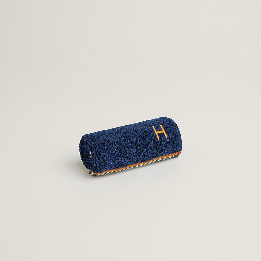 カレ・タオル 《ヴィス・ヴェルサ》 | Hermès - エルメス-公式サイト 