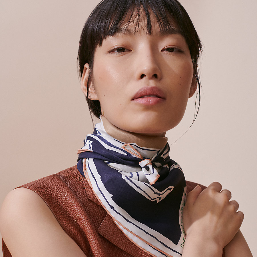 カレ 70 《コレグラフィ・エケストル》 | Hermès - エルメス-公式サイト
