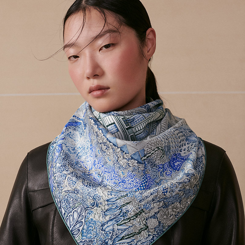 HERMÈS カレ90 カレ 90 《クレイジー・フォーブル》 - ブルー | Hermès 