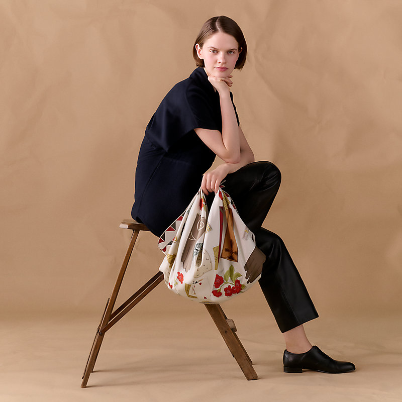 カレ 90 《手袋の時計》 - ブルー | Hermès - エルメス-公式サイト
