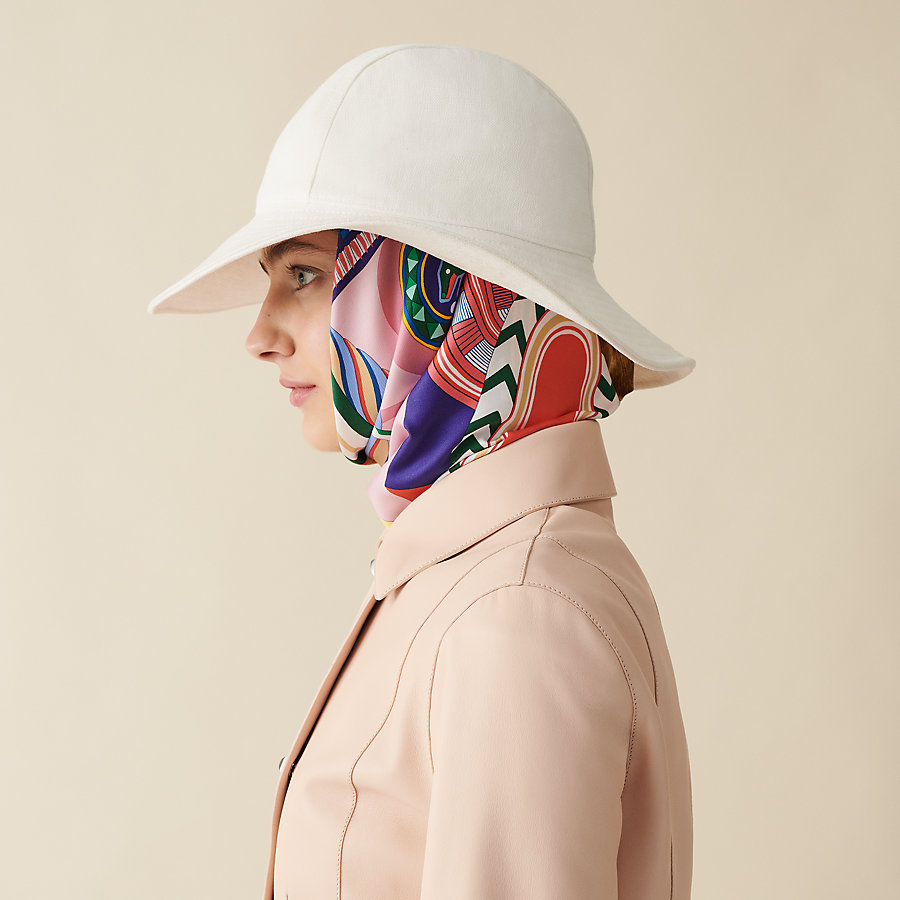 カレ 90 《空想の鞍》 | Hermès - エルメス-公式サイト