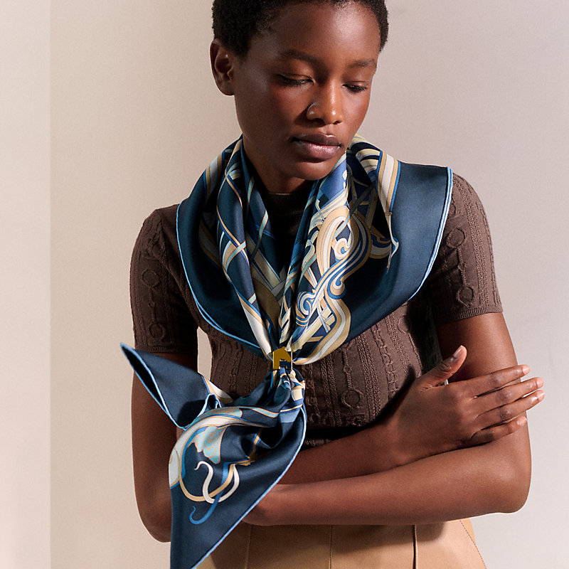 カレ 90 《鞭のライン》 - ブルー | Hermès - エルメス-公式サイト 