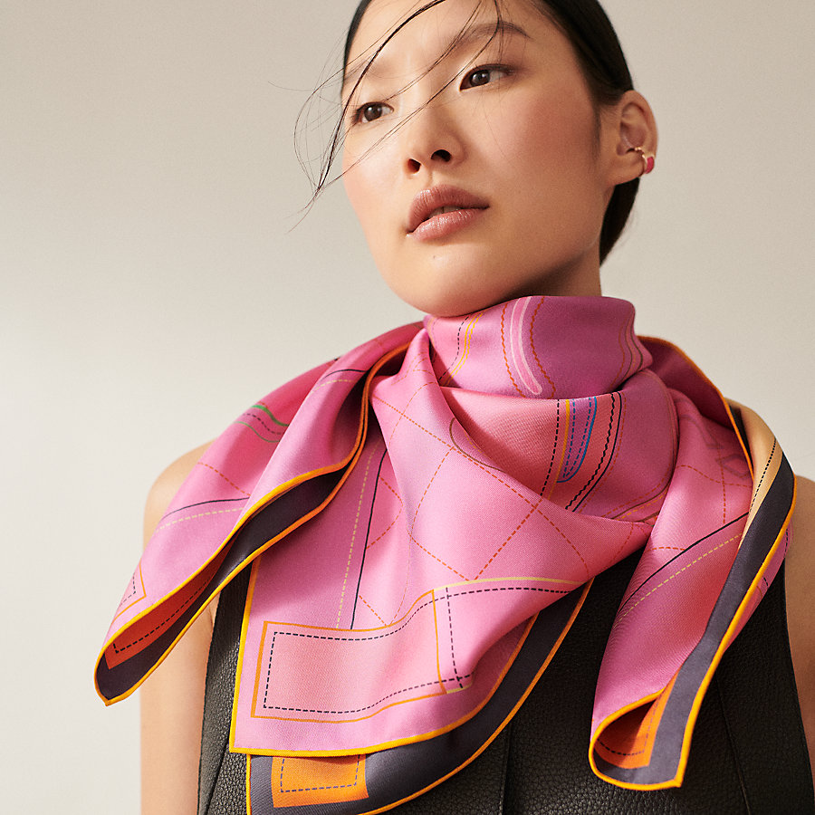 カレ 90 ダブルフェイス 《鞍下ゼッケン》 | Hermès - エルメス-公式サイト