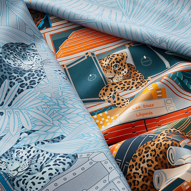 カレ 90 ダブルフェイス 《12頭のレオパード》 | Hermès - エルメス 