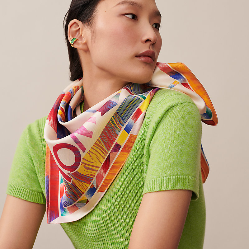 カレ 90 マーブルシルク 《WOW》 | Hermès - エルメス-公式サイト 