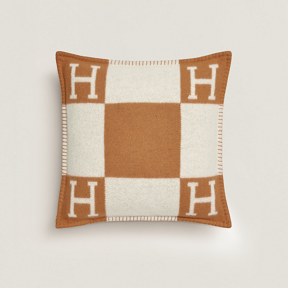 クッション 《アヴァロン》 PM | Hermès - エルメス-公式サイト