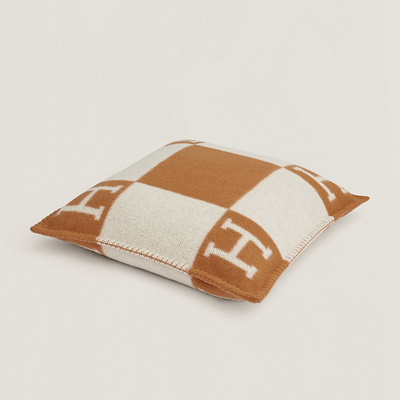 クッション 《アヴァロン》 PM | Hermès - エルメス-公式サイト