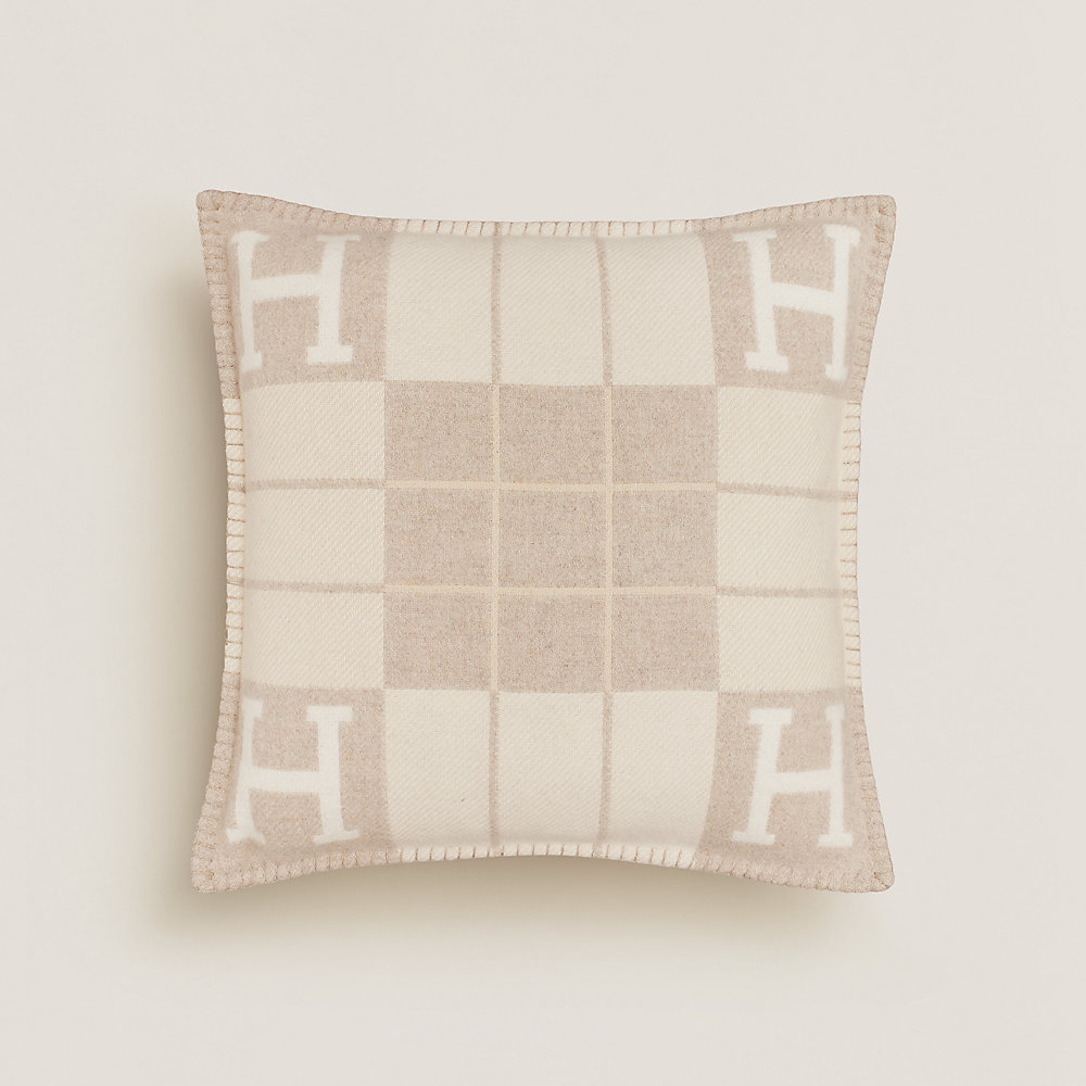 クッション 《アヴァロンIII》 PM | Hermès - エルメス-公式サイト 