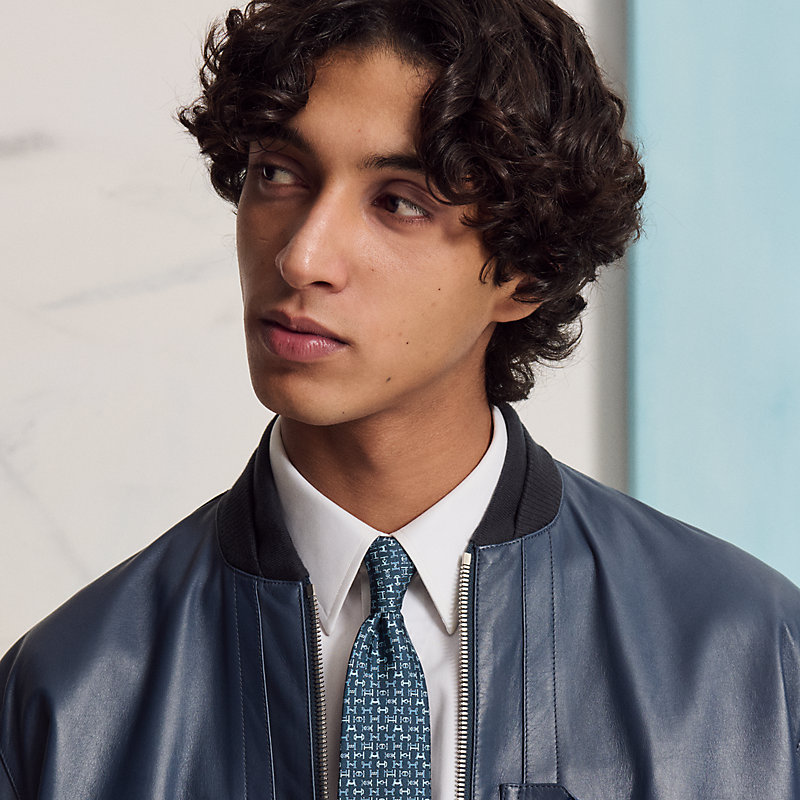 エルメス ヘヴィシルクタイ シルク ネクタイ ブルー アズール（新品・未使用品） エルメス ヘヴィシルクタイ TOUPIE 駒 コマ ネクタイ 8CM シルク100