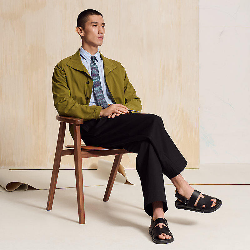 【交渉OK】エルメス ネイビー×イエロー　ユリの紋章　ネクタイ　シルク　フランス製 HERMES 本物 R 0128/0129 be 037411 HERMES エルメス ネクタイ イエロー あひる 馬 未使用 aq9842