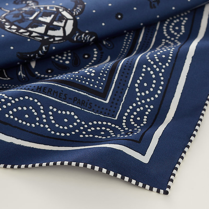 シルクバンダナ 《タートル・バンダナ》 | Hermès - エルメス-公式サイト