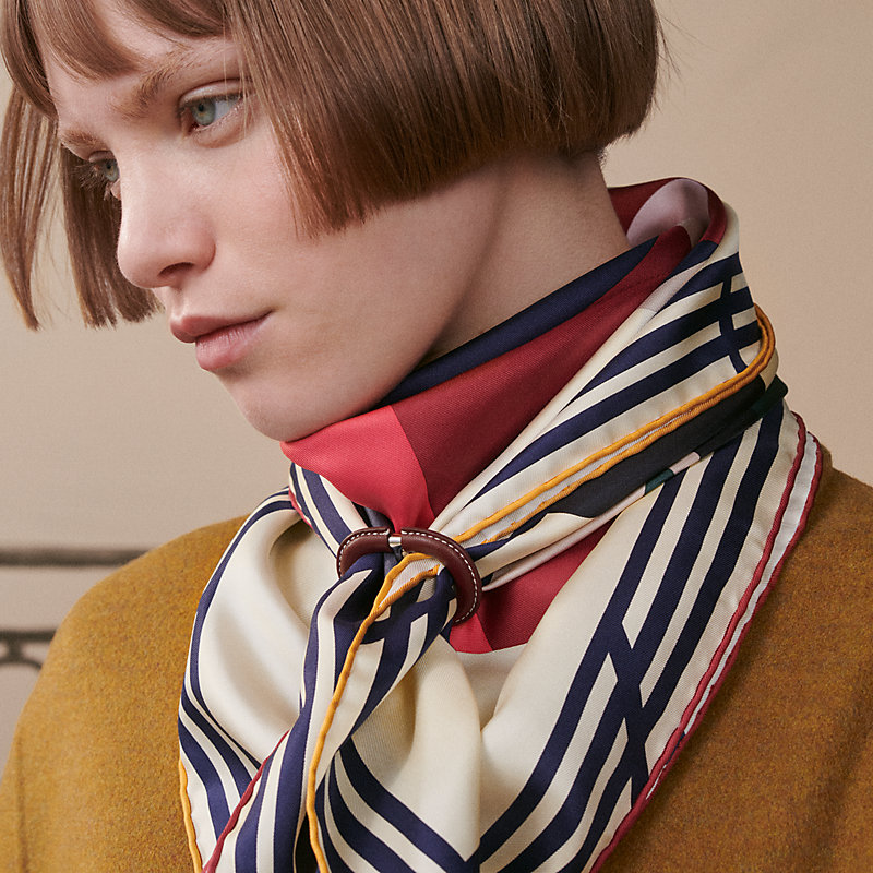 スカーフリング カレ70 《シェーヌ・ダンクル・セリエ》 - レッド  