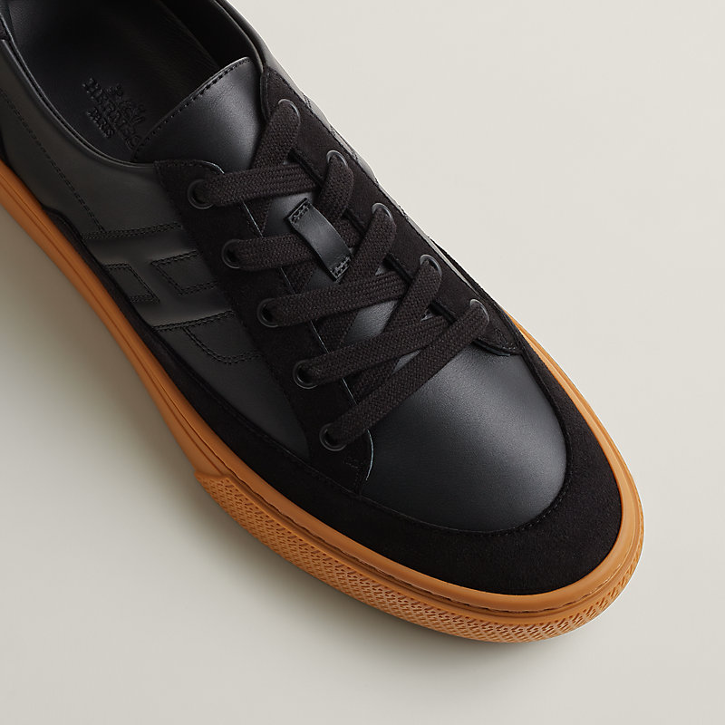足元に宿る革の構築美】HERMES メンズスニーカー Deep スニーカー  