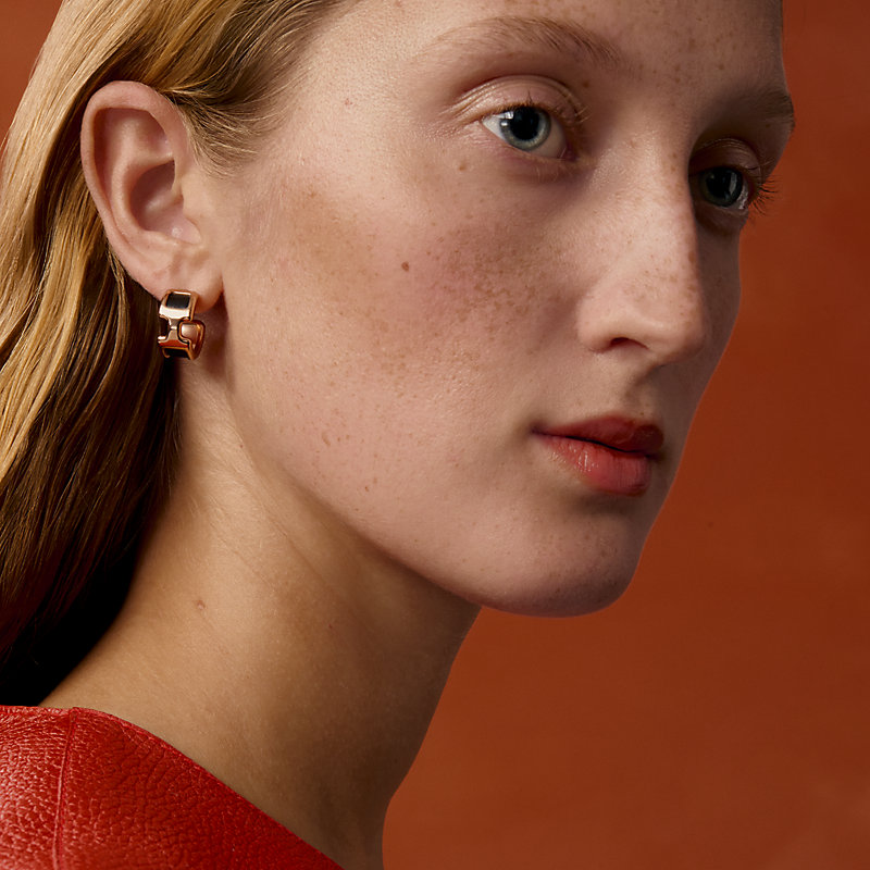 ピアス 《オランプ》 PM - ブラック | Hermès - エルメス-公式サイト