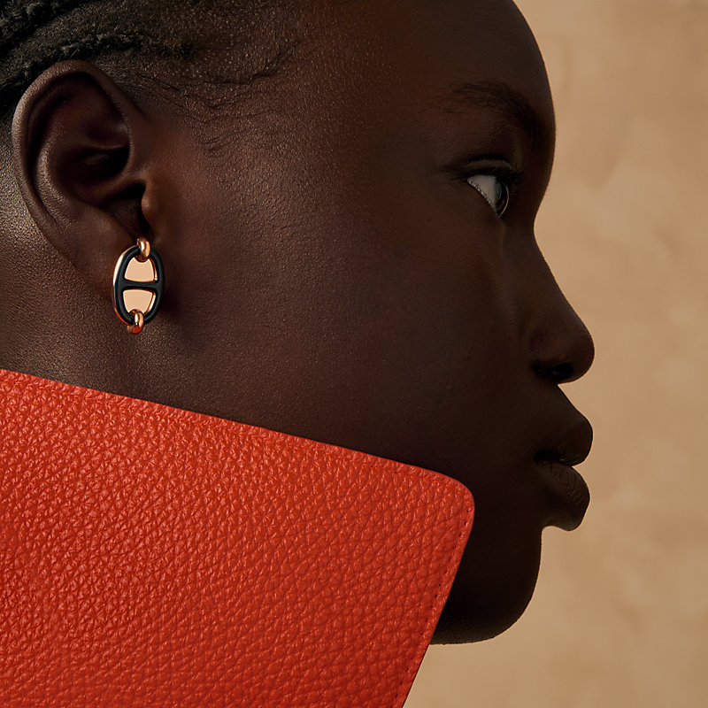 ピアス 《ミニ・マイヨン》 - ブラック | Hermès - エルメス-公式サイト