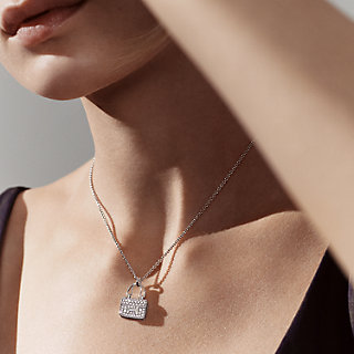 ペンダント 《アミュレット》 コンスタンス | Hermès - エルメス-公式  