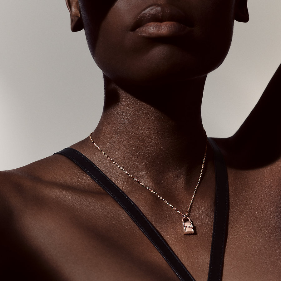 ペンダント 《ケリー・カデナ》 | Hermès - エルメス-公式サイト 