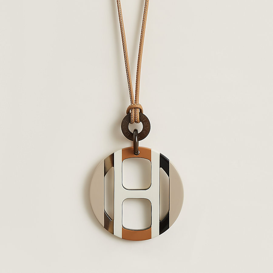 ペンダント 《Hエキップ》 | Hermès - エルメス-公式サイト