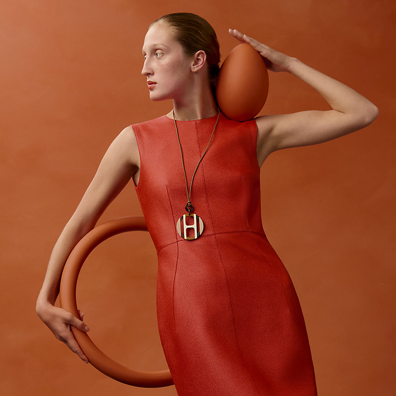 ペンダント 《Hエキップ》 | Hermès - エルメス-公式サイト 
