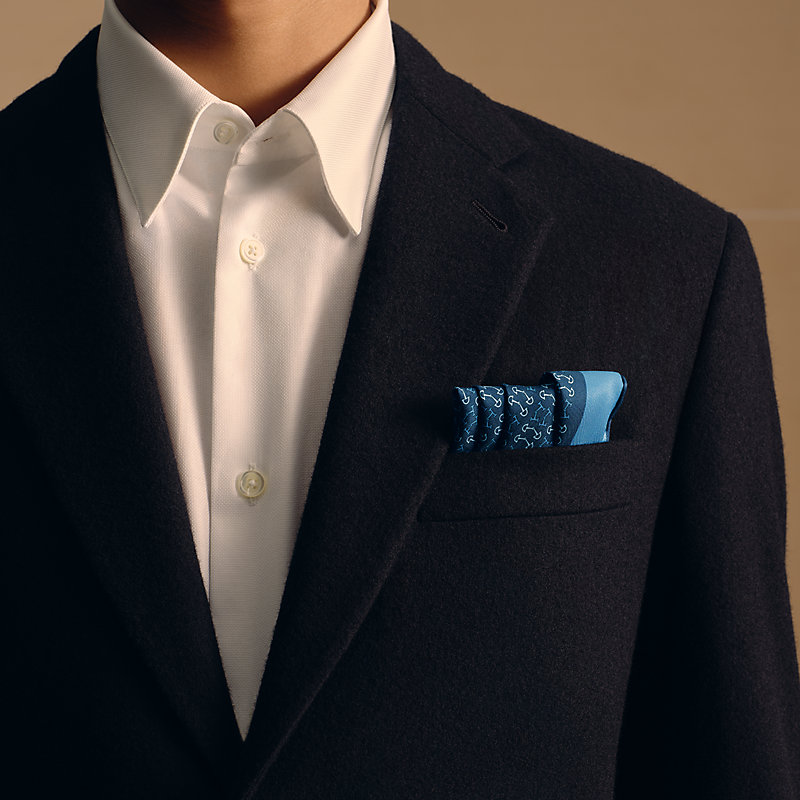 ポケットチーフ 45 cm 《Hモール》 - ブルー | Hermès - エルメス-公式  