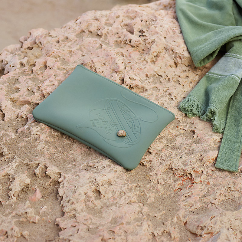 ポーチ 《ネオバン・タラサ》 MM - ブルー | Hermès - エルメス-公式サイト 