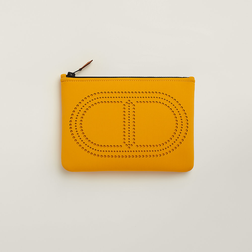 ポーチ 《マイヨン・マラン・ペルフォレ》 PM - イエロー | Hermès - エルメス-公式サイト