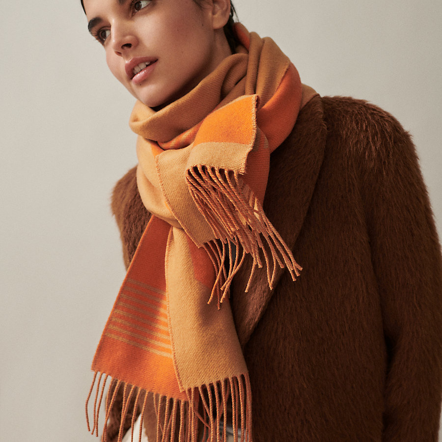 マフラー 《サングル・ア・ブックル》 | Hermès - エルメス-公式サイト 