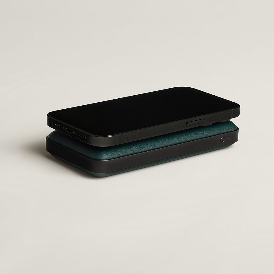モバイルバッテリー 《ヴォルトH》 マキシ | Hermès - エルメス-公式サイト