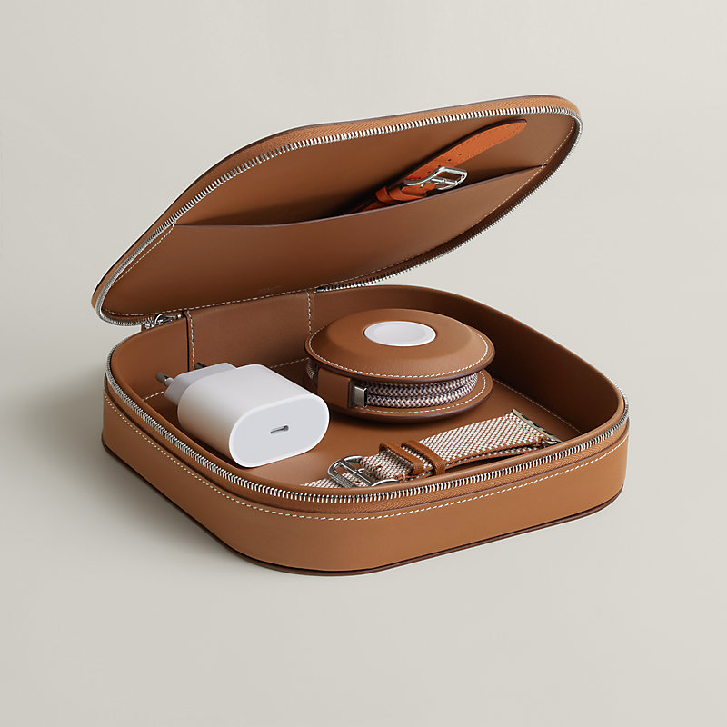 エルメスの高級ワイヤレス充電器「パドック ヨーヨー チャージャー」