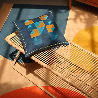 刺繍クッション 《エルメス・ブリコル》 | Hermès - エルメス-公式サイト