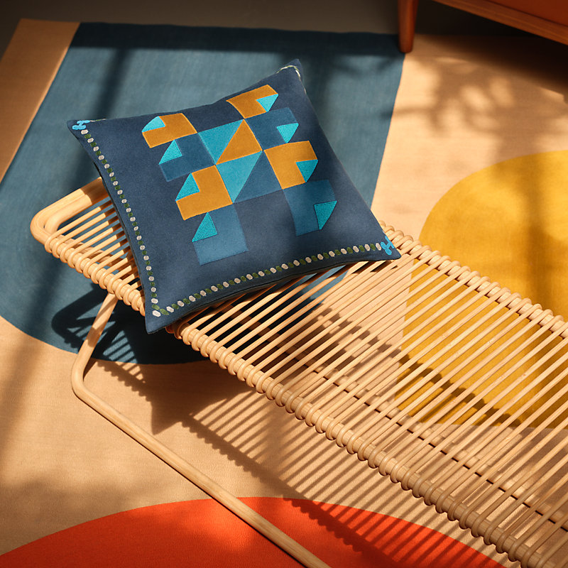 HERMES 刺繍 クッション 麻 30cm x 30cm 刺繍クッション 《エルメス 
