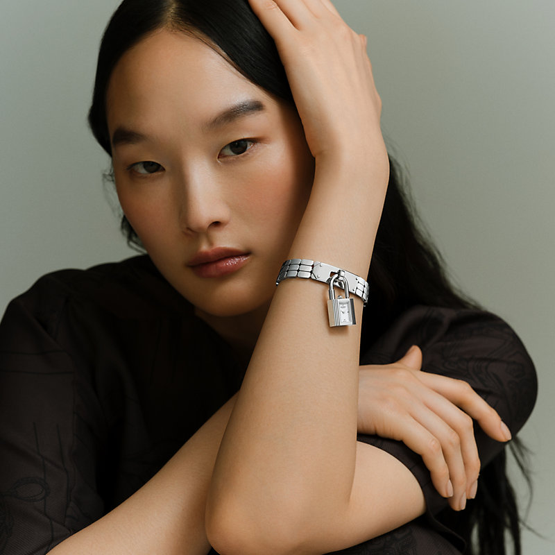 腕時計 《ケリー》 ミニ 16 mm - レッド | Hermès - エルメス-公式サイト 