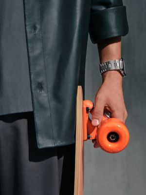 Series&nbsp;12 case & Band Apple Watch Hermès Single Tour 46&nbsp;mm Grand H, View: Worn, worn, view 2 of 3