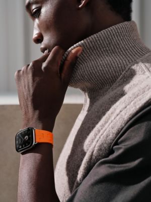 Series&nbsp;12 case & Band Apple Watch Hermès Single Tour 46&nbsp;mm Deployment Buckle Kilim, View: Worn, worn, view 2 of 3