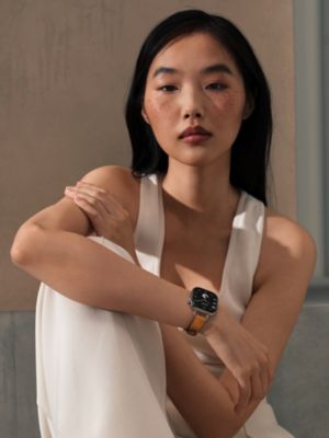 Boîtier Series&nbsp;12 & Bracelet Apple Watch Hermès Simple Tour 42&nbsp;mm Attelage, Vue: Vue portée, worn, vue 2 sur 3