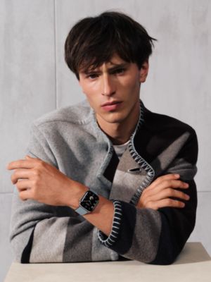 Series&nbsp;12 case & Band Apple Watch Hermès Single Tour 46&nbsp;mm, View: Worn, worn, view 2 of 3